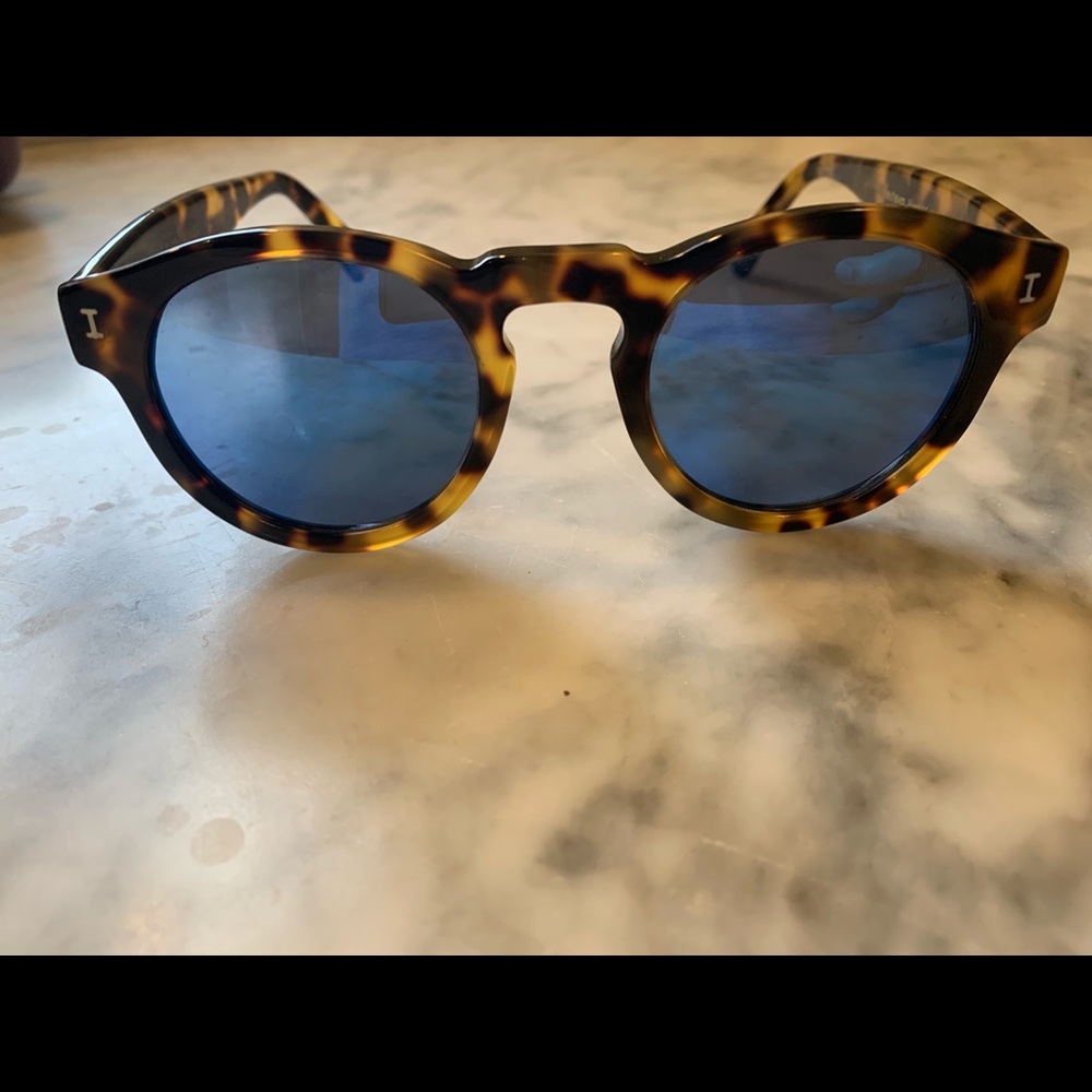 Illesteva Leonard Sunglasses - tortoise with blue